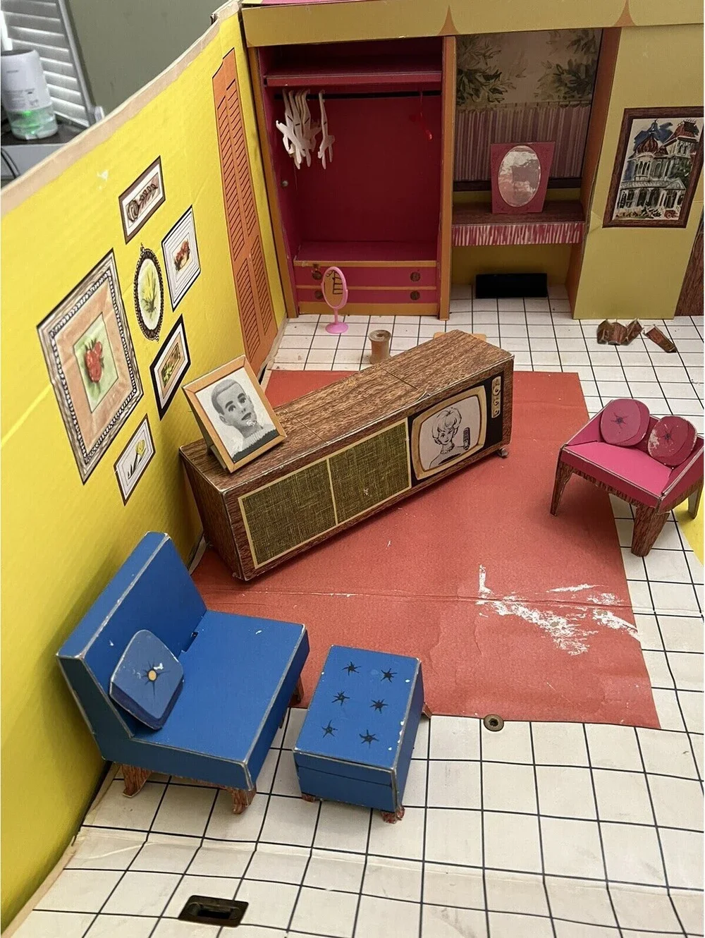 VTG 1962 Barbie Dream House With Original Furniture and Accessories